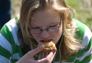 eatingwoman thumb medium325 224