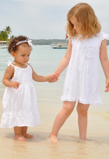 stockvault-young-girls-at-the-beach124714